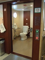 Medium_1.船内多目的トイレ入口