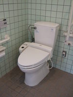 Medium_車椅子トイレの便器